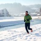 Jak układać warstwy odzieży do biegania zimą: Wskazówki i triki, które zapewnią Ci ciepło i wygodę
